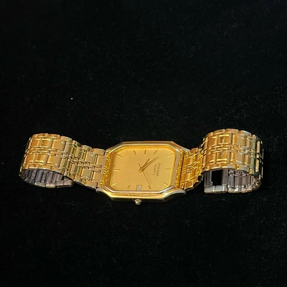 Pulsar Men's V722-147 Gold Face Steel Bracelet Band Date Tank Watch